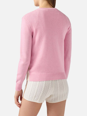 Neuer Queen-Pullover aus Kaschmirmischung in Rosa mit Jacquardmuster und St. Moritz-Postkartenmotiv | ST. MORITZ SONDEREDITION