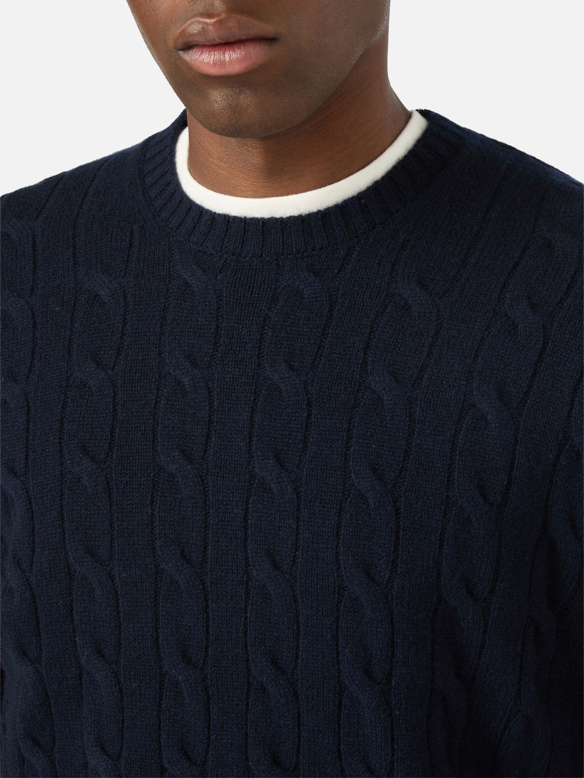 Pull à col rond Regent en laine blue bleu marine avec maille torsadée 
