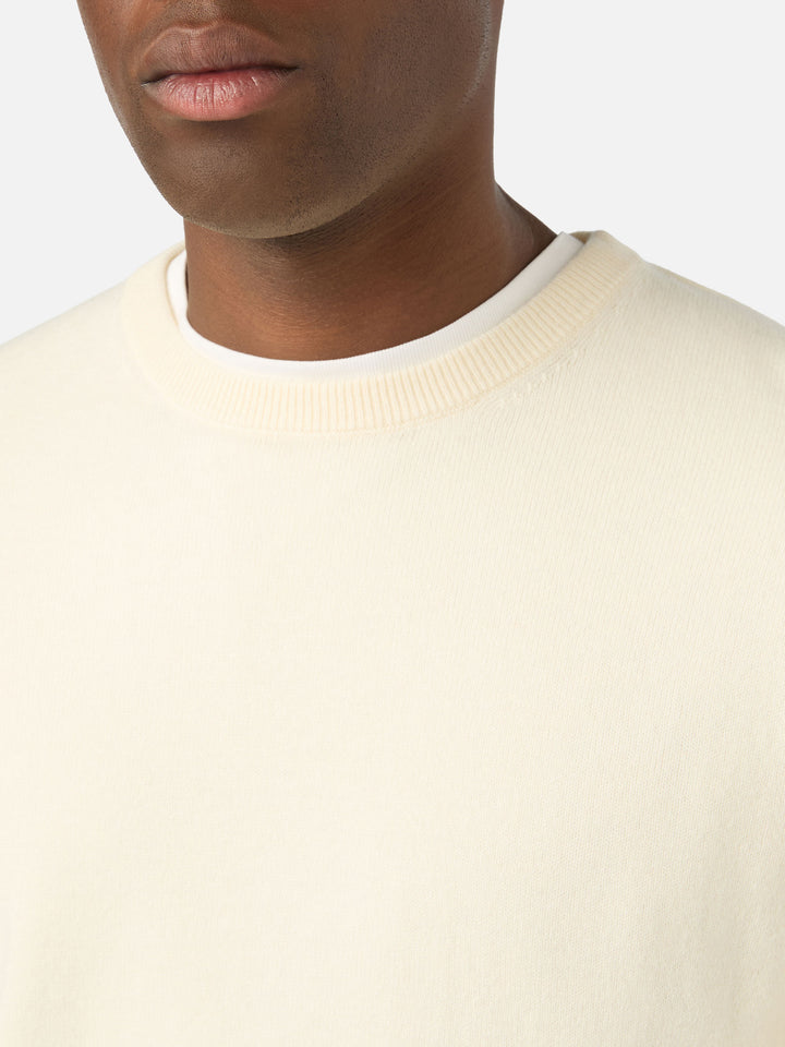 Off white Regent Rundhalspullover aus Merinowolle- und Kaschmirmischung 