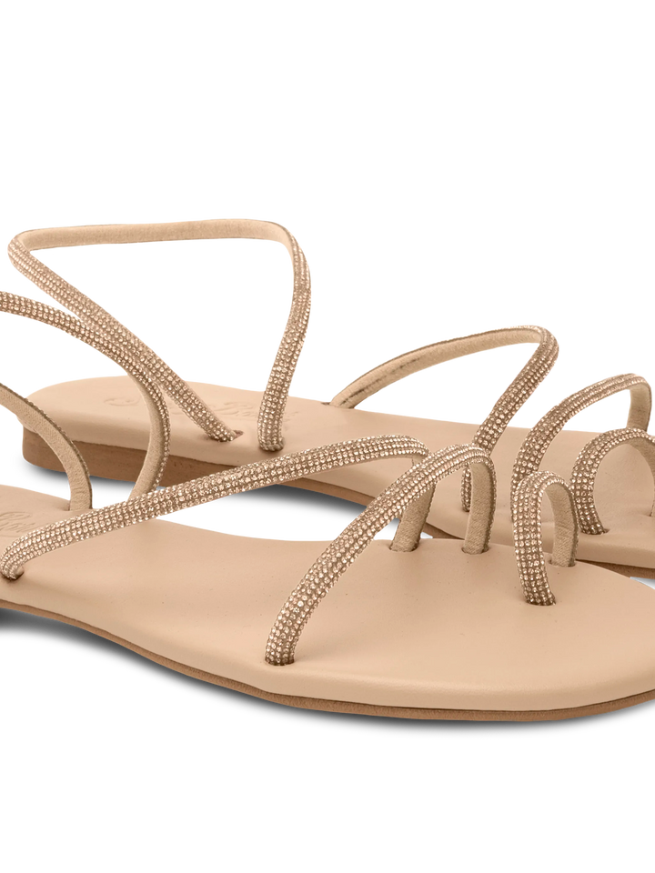 Flache Ringsandalen mit beigen Strasssteinen