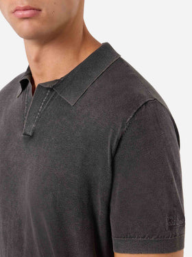 Schwarzes gestricktes Poloshirt Sloan ohne Knöpfe mit Vintage-Behandlung 