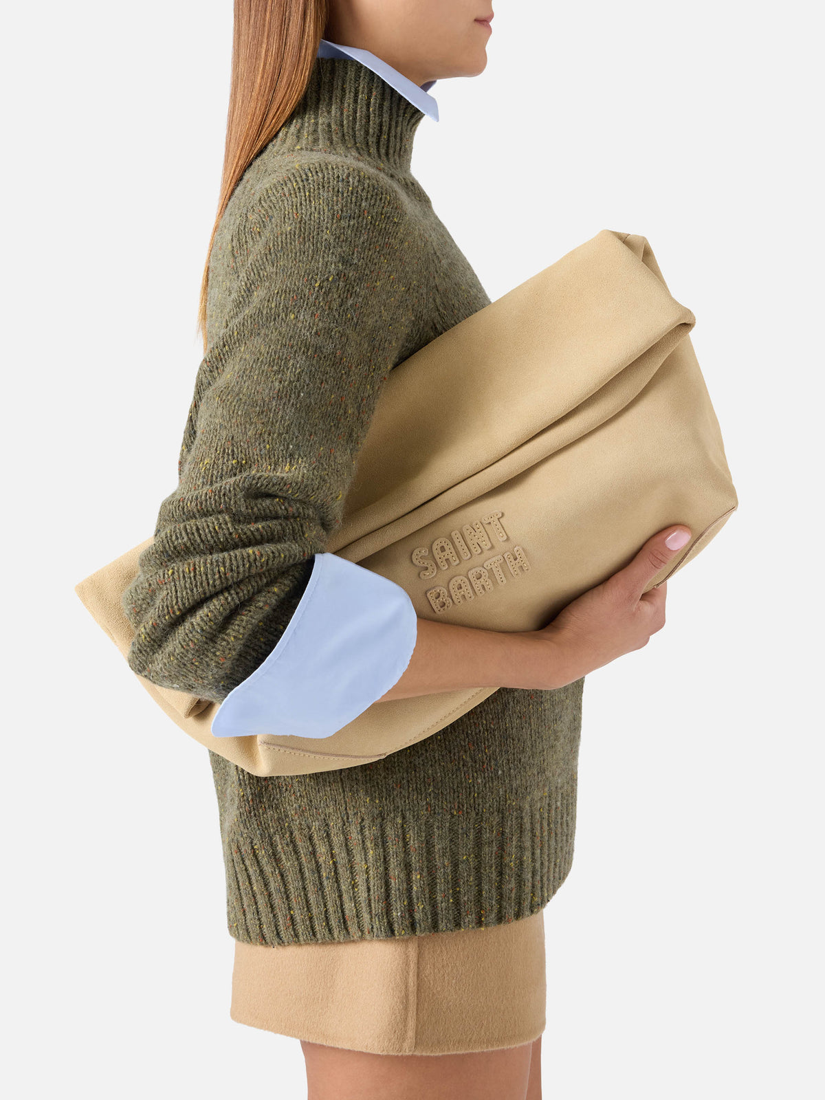 Maxi pouch de ante beige con parche con logo 