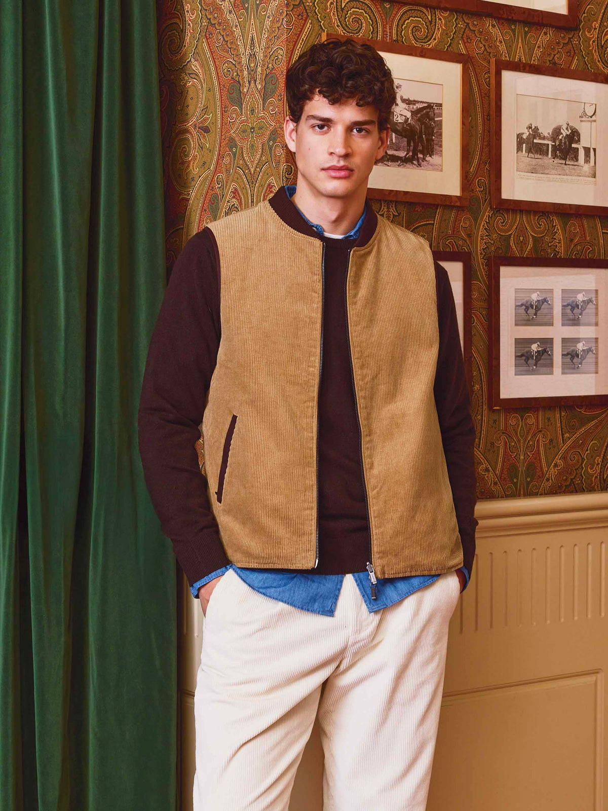 Wendbare Weste Spencer aus beigem Cord mit brauner Innenseite 
