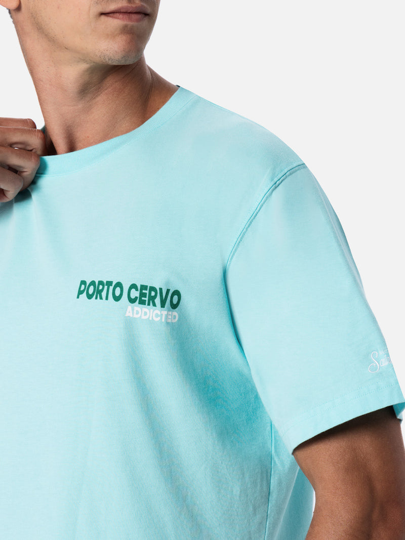 Herren-T-Shirt aus Baumwolle mit platziertem Porto Cervo Addicted-Postkartendruck