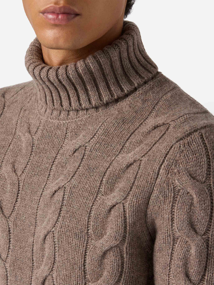 Pullover a collo alto  Valdez in pura lana nocciola