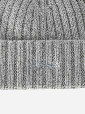 Berretto Wengen grigio chiaro con ricamo St. Barth