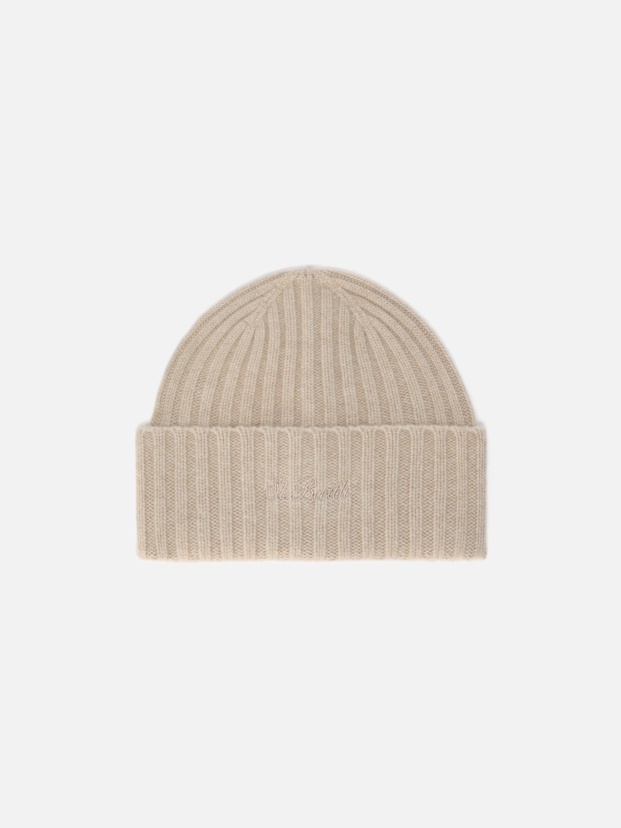Wengen beanie in cashmere in khaki with St. Barth embroidery on