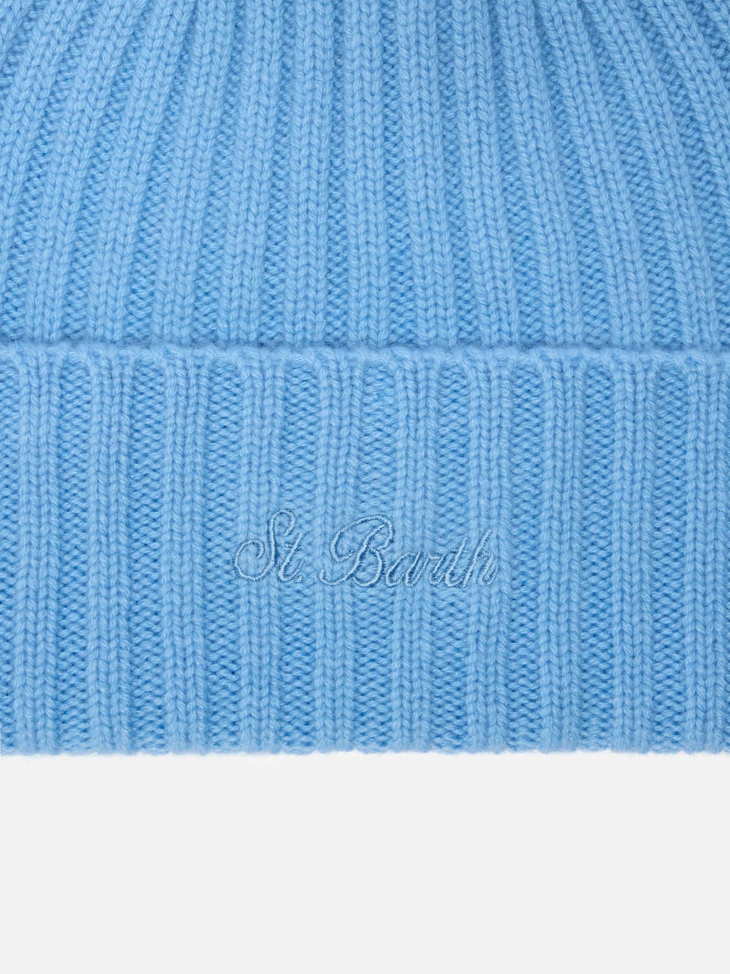 Wengen beanie in cashmere in light blue with St. Barth embroidery on the turn-up
