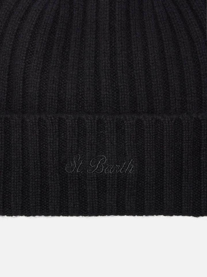 Wengen beanie in cashmere in black with St. Barth embroidery on the turn-up