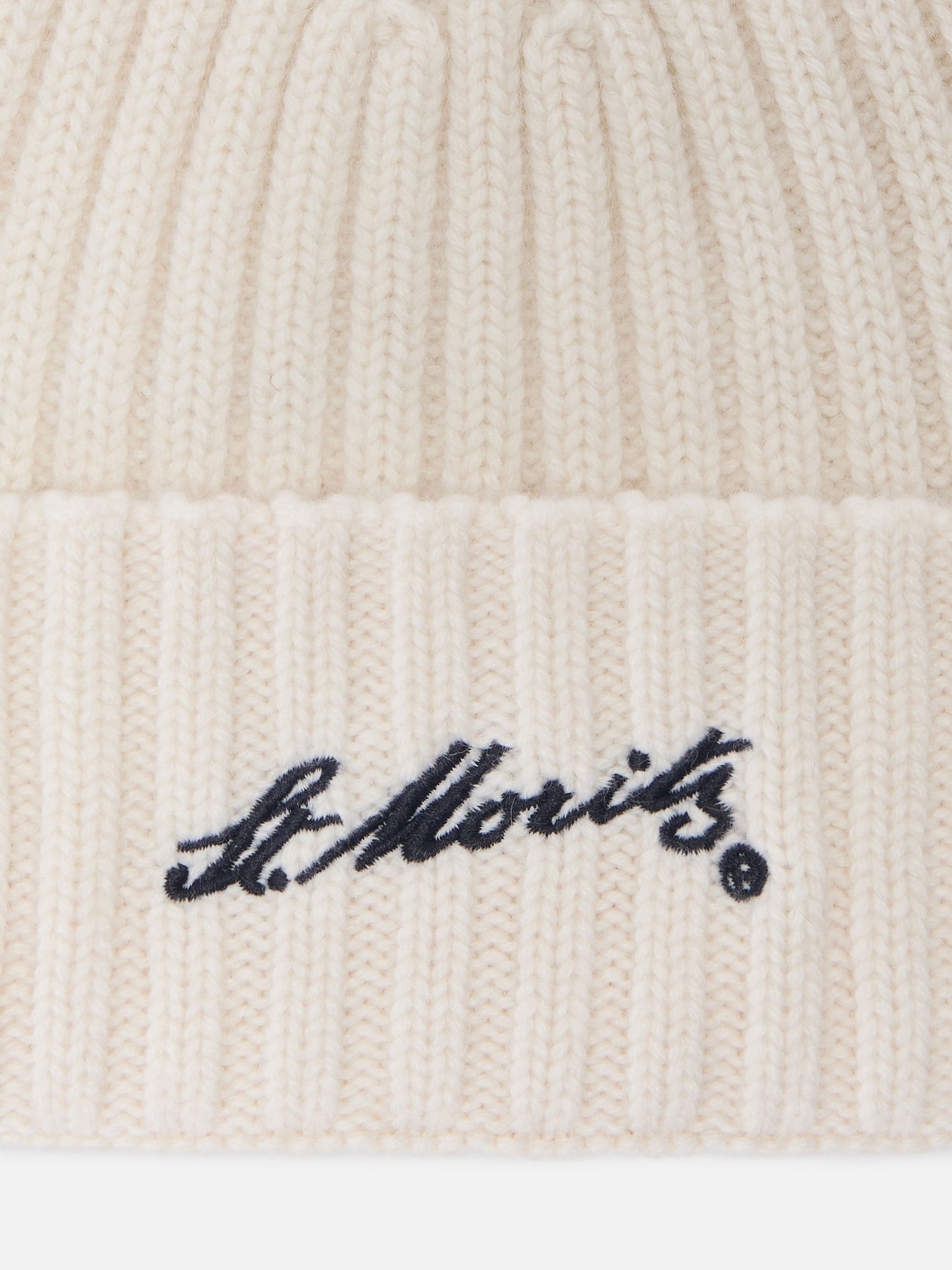 Wengen beanie in cashmere in white with St. Moritz embroidery