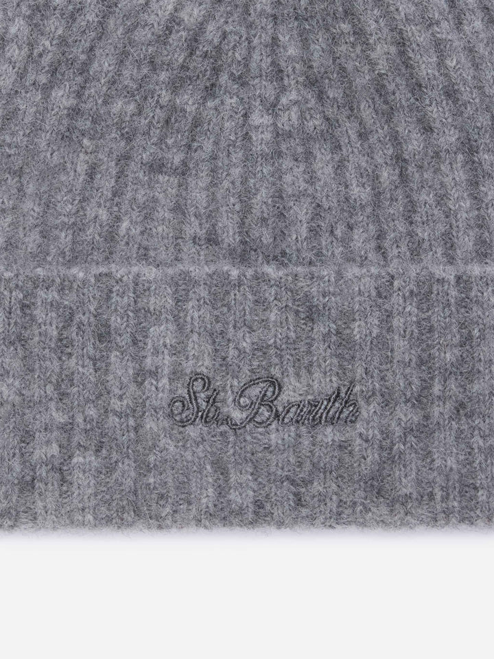 Gorro beanie Wengen gris en mezcla de alpaca con bordado del logo 