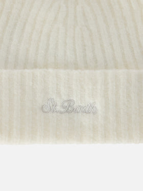 Gorro beanie Wengen color off white en mezcla de alpaca con bordado del logo 