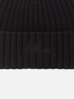 Wengen beanie in black wool with St. Barth embroidery on the turn-up