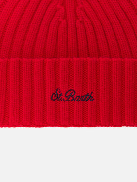 Wengen beanie in red wool with St. Barth embroidery on the turn-up