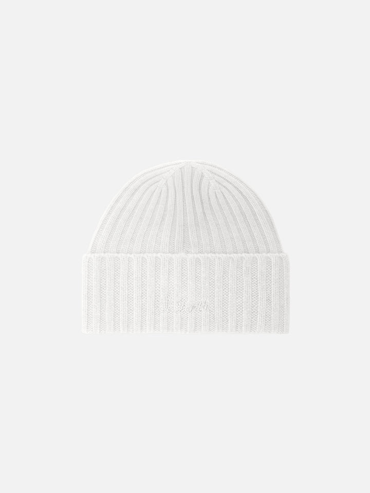 Wengen beanie in white cashmere with St. Barth embroidery on the turn-up
