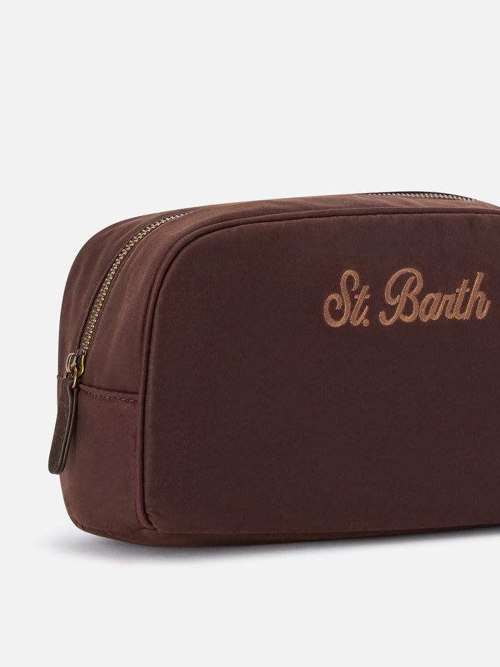 Neceser Westwood marrón encerado con bordado del logo 