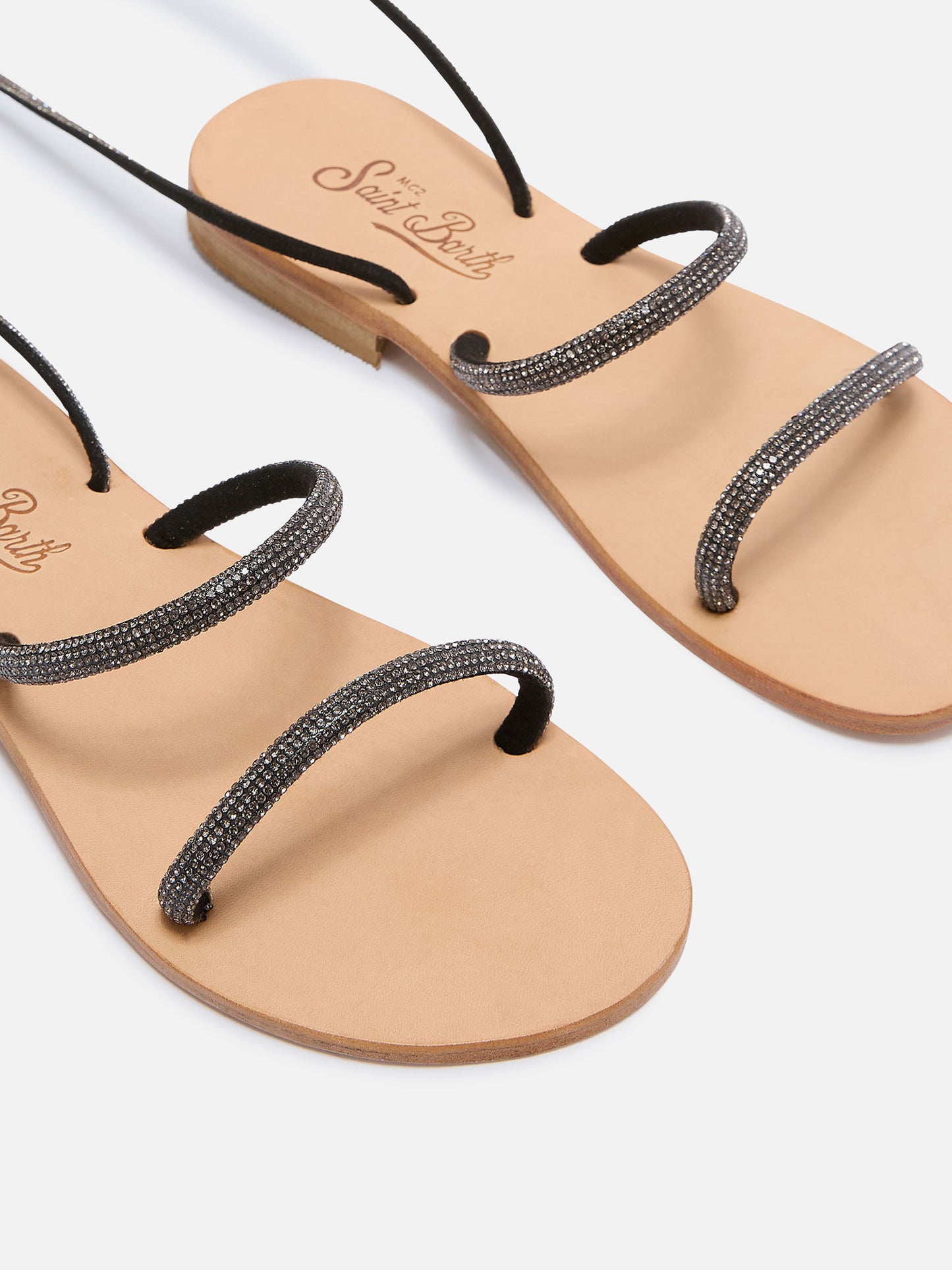 Sandalias wrap con cordones y pedrería negra 