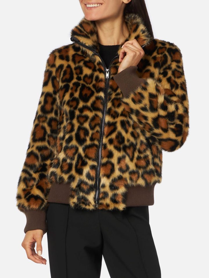 Woman furry short jacket with animalier heart print