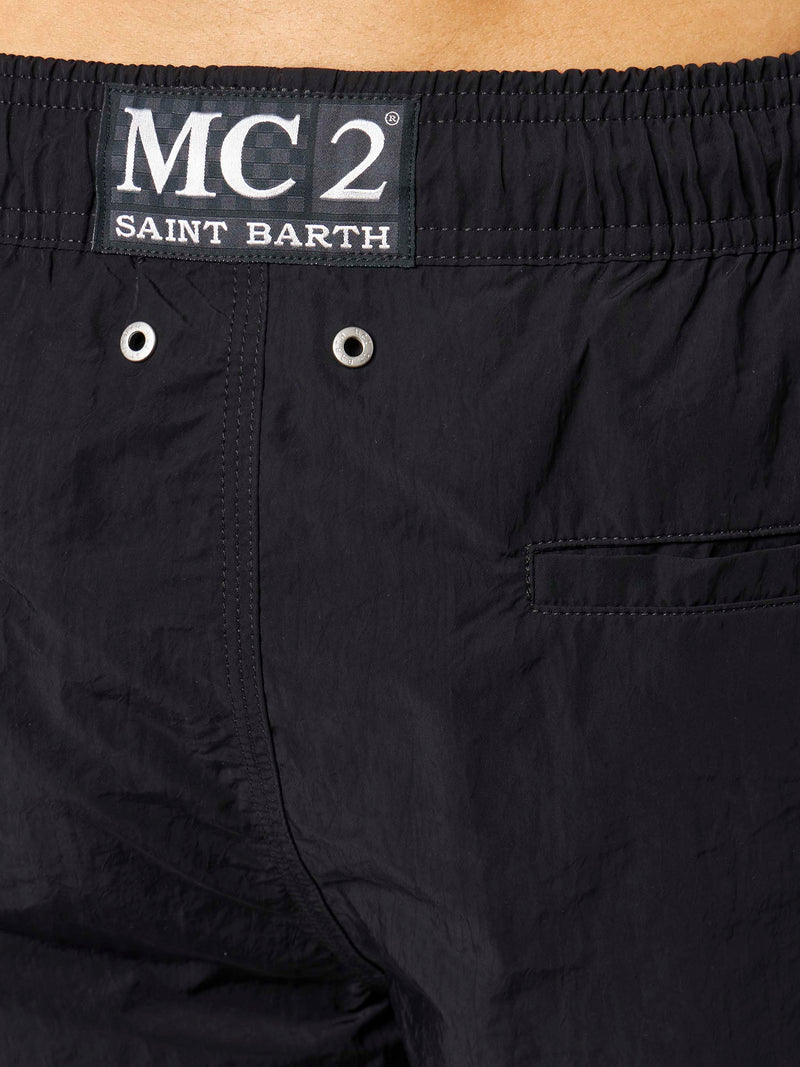 Herren-Badeshorts mit seitlichem Logo und Kontrast