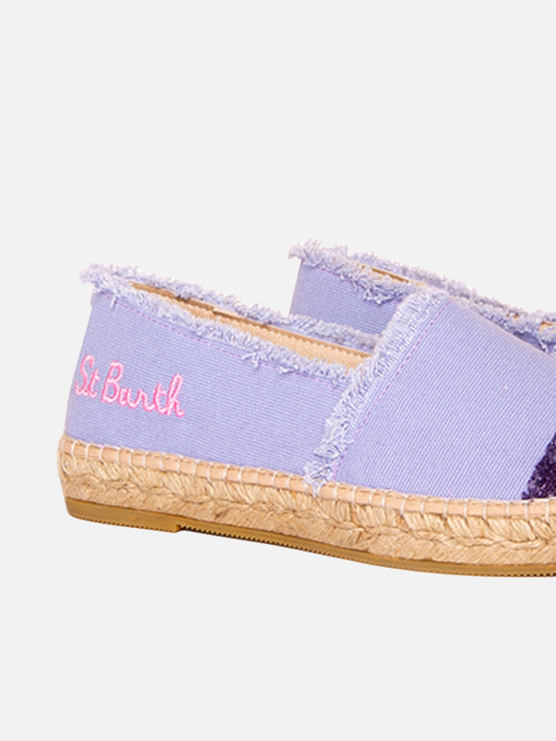 Lilafarbene Canvas-Espadrillas mit Stickerei