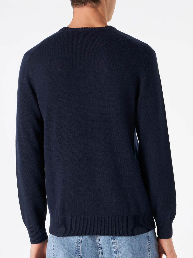 Man navy blue sweater with car print