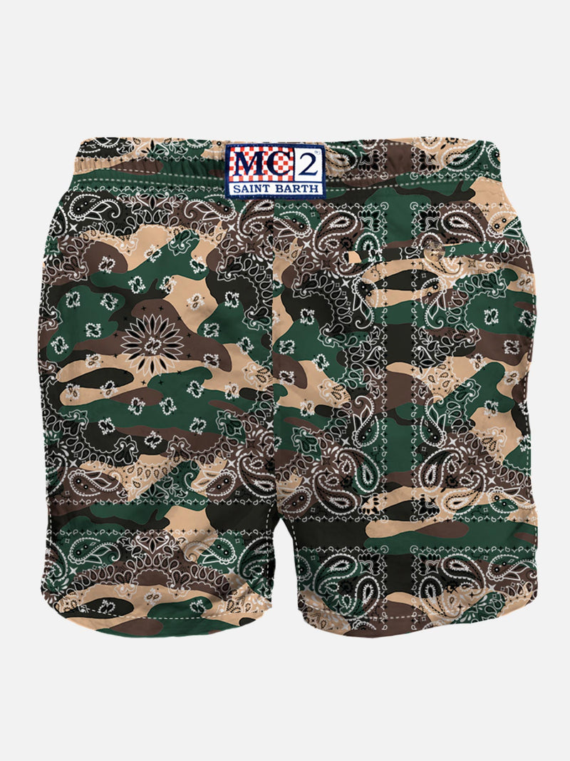 Herren-Badeshorts mit Camouflage-Bandanna-Print