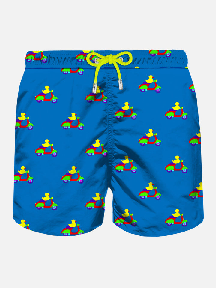 Shorts mare blu con stampa paperelle su scooter | Special Edition