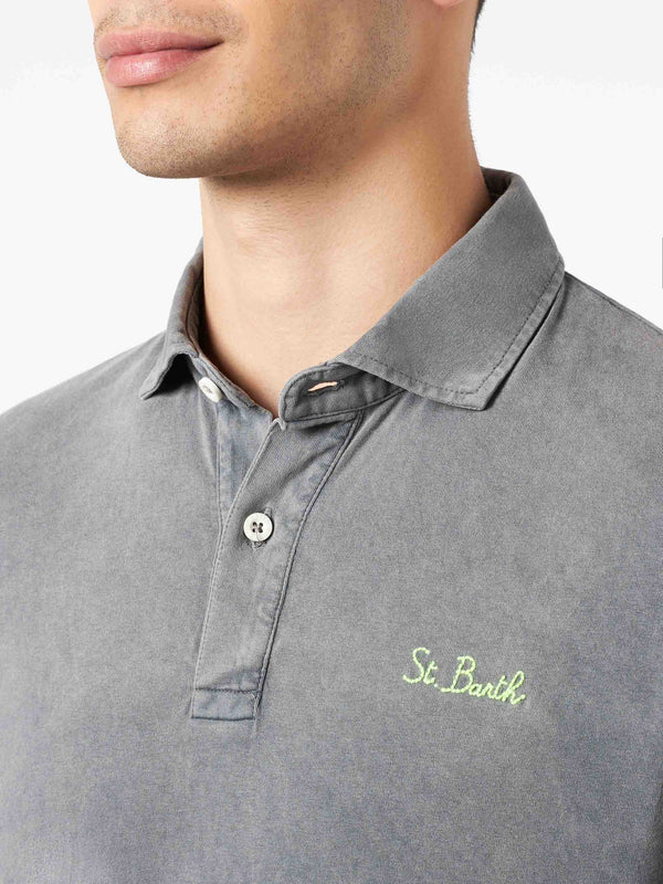 Graues Herren-Poloshirt mit Stickerei