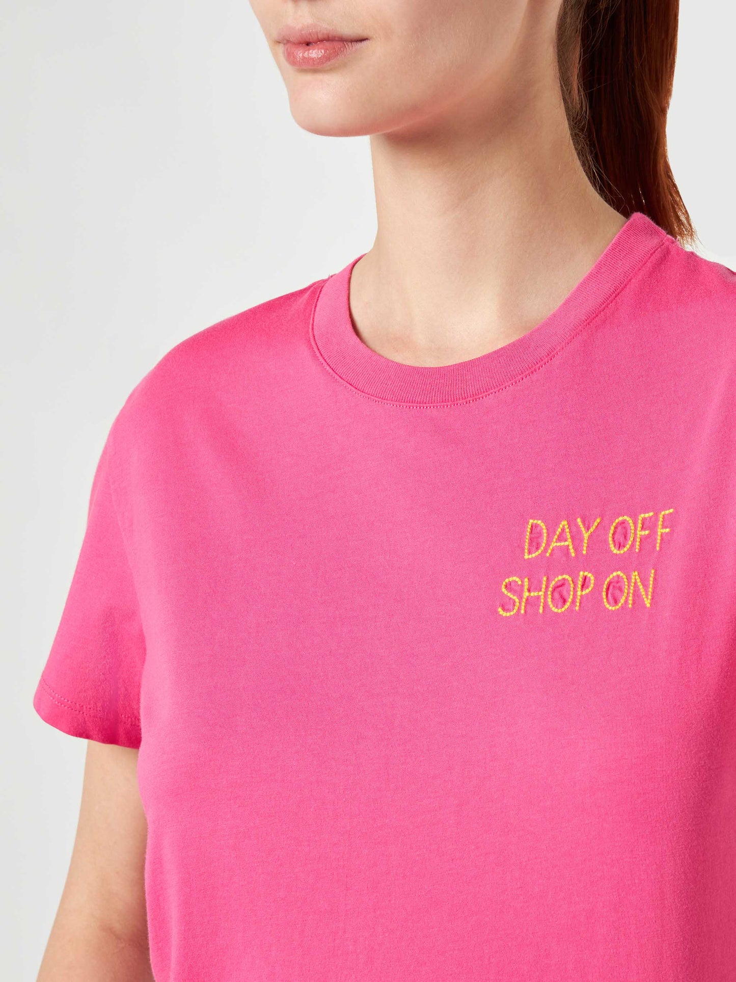 T-shirt da donna fucsia in cotone con ricamo
