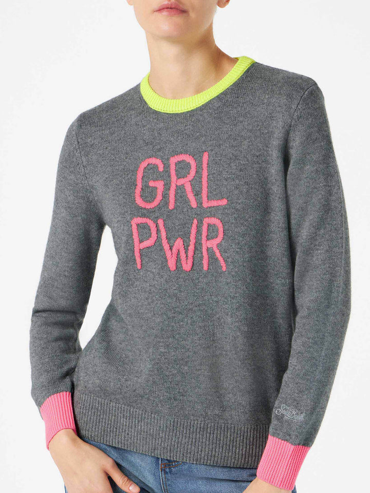 Maglione da donna grigio ricamo GIRL PWR fluo e dettagli fluo