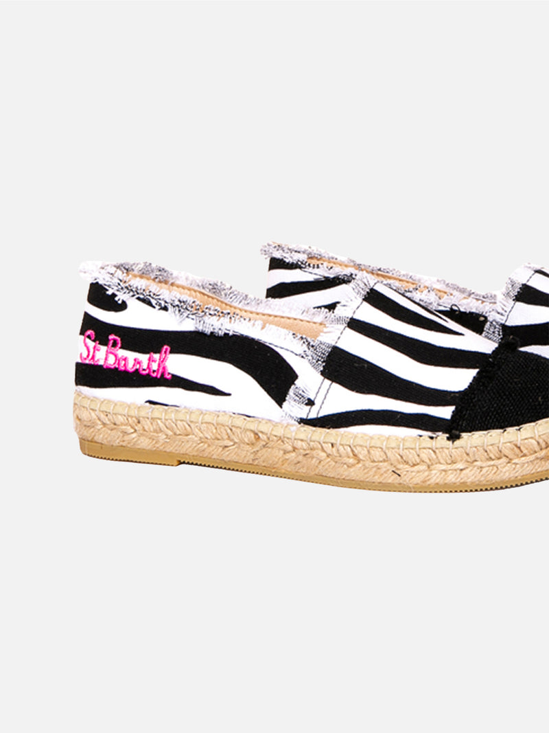 Espadrillas aus Canvas mit Zebramuster und Stickerei