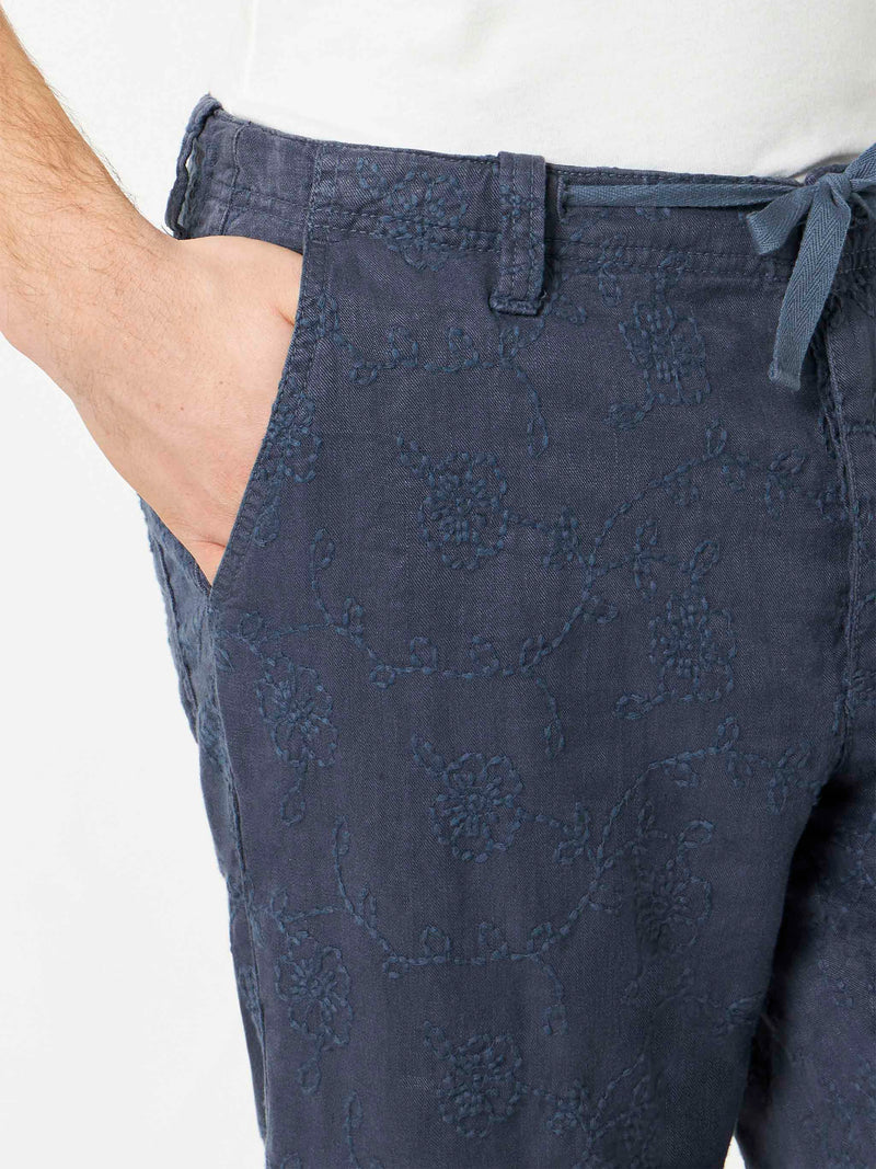 Blaue bestickte Bermudashorts