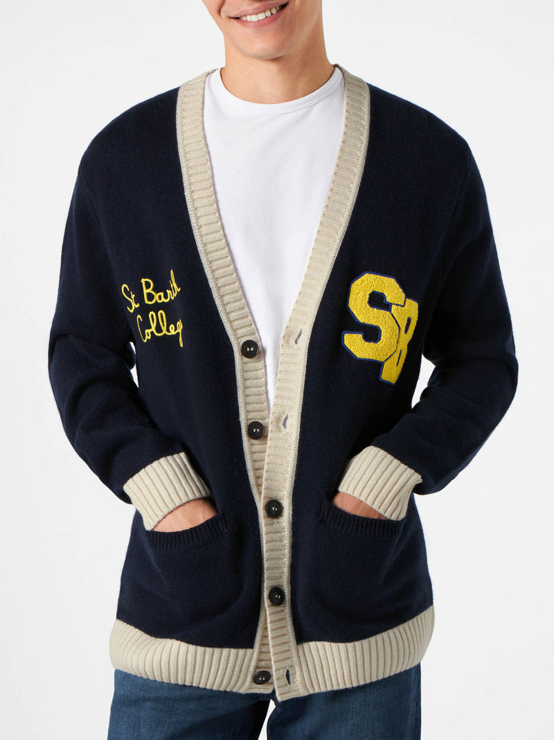 Strickjacke mit Aufnäher und St. Barth College-Stickerei