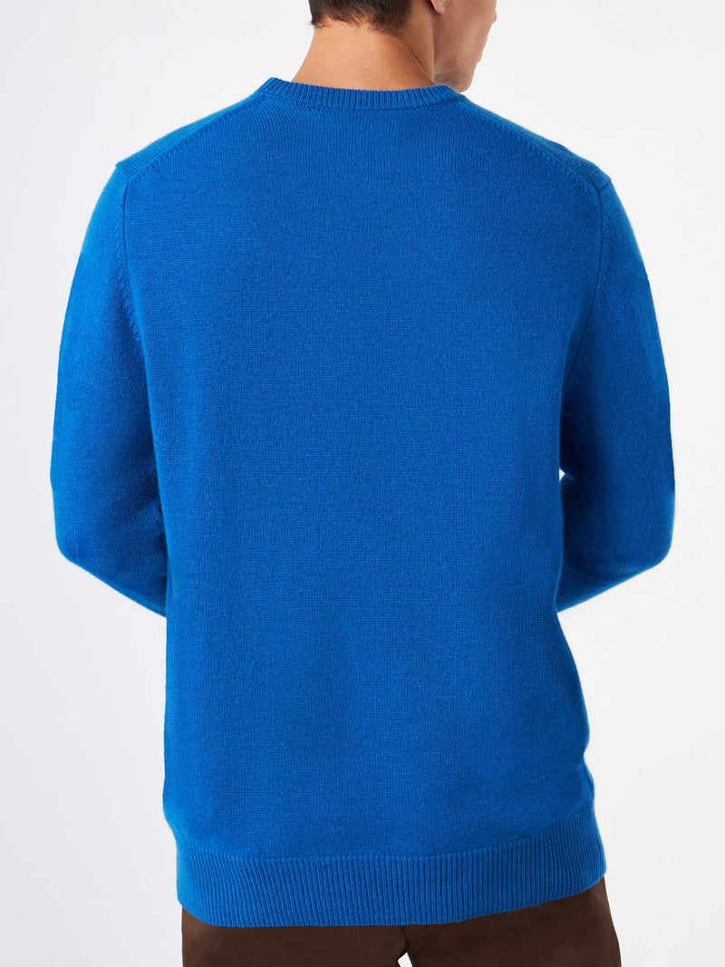 Man blue sweater with Courma Pirates embroidery