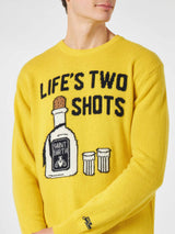 Maglione da uomo giallo con scritta Life's two shots