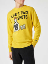 Maglione da uomo giallo con scritta Life's two shots