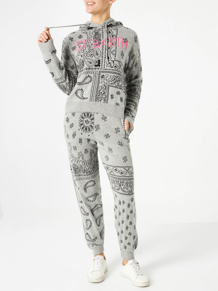 Woman lightweight knit sweatpants with grey bandanna print