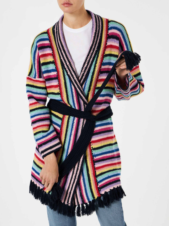 Cappotto crochet multicolore con cintura