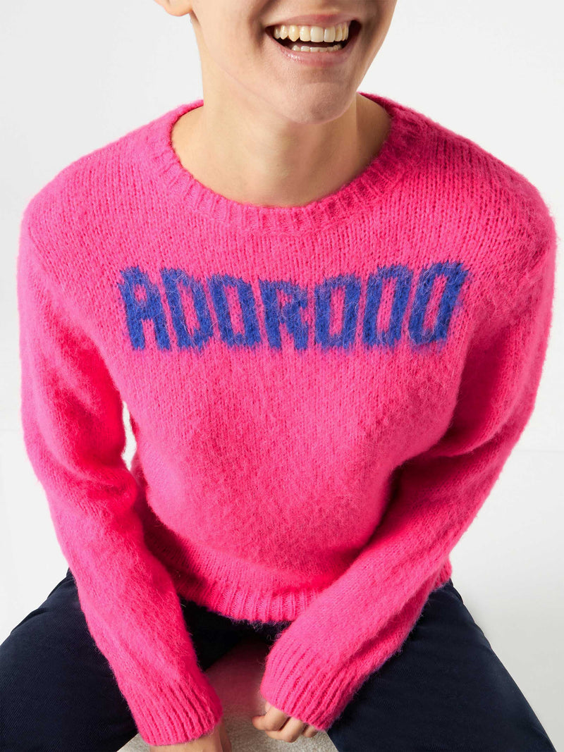 Maglione da donna garzato rosa fluo con stampa Adorooo