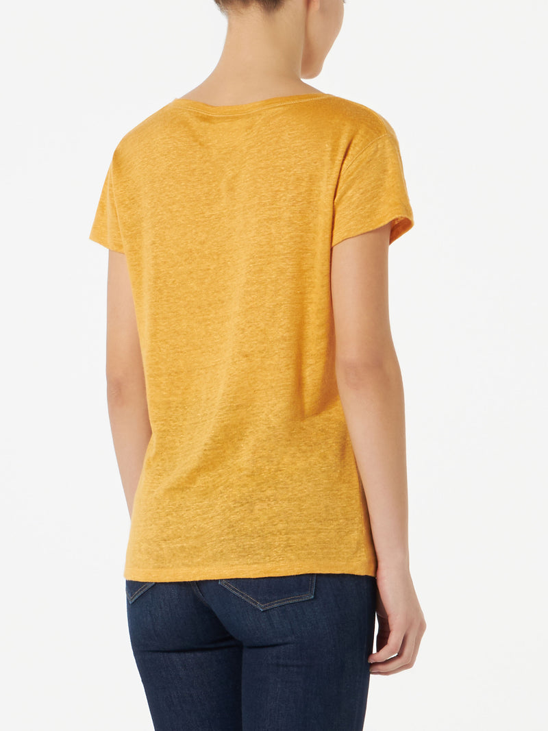 T-shirt da donna in lino color ocra