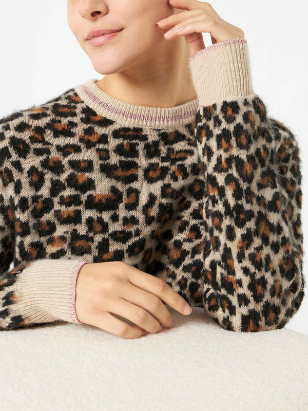 Maglia da donna garzata con fantasia leopardata